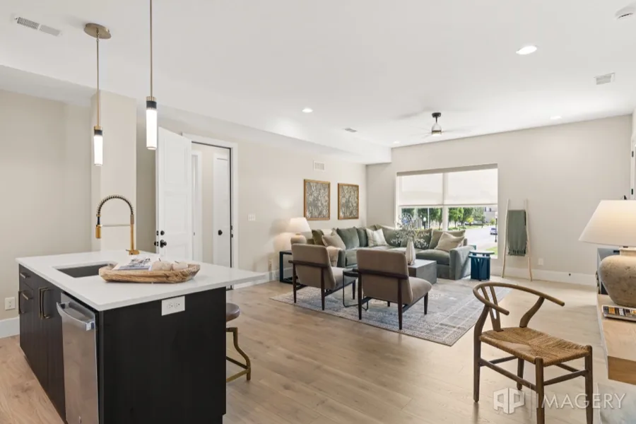 The kitchen, open to everything